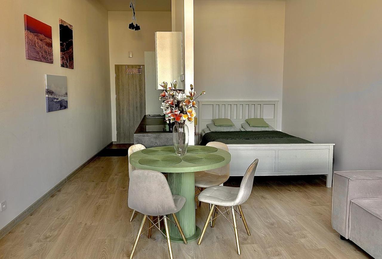 شقة Loft Przy Placu Niepodleglosci يلينيا غورا المظهر الخارجي الصورة