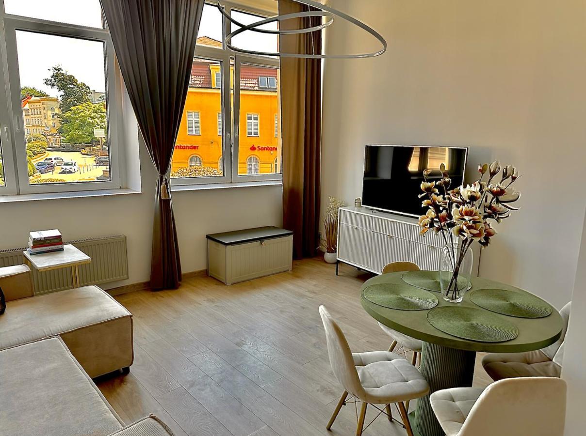 شقة Loft Przy Placu Niepodleglosci يلينيا غورا المظهر الخارجي الصورة