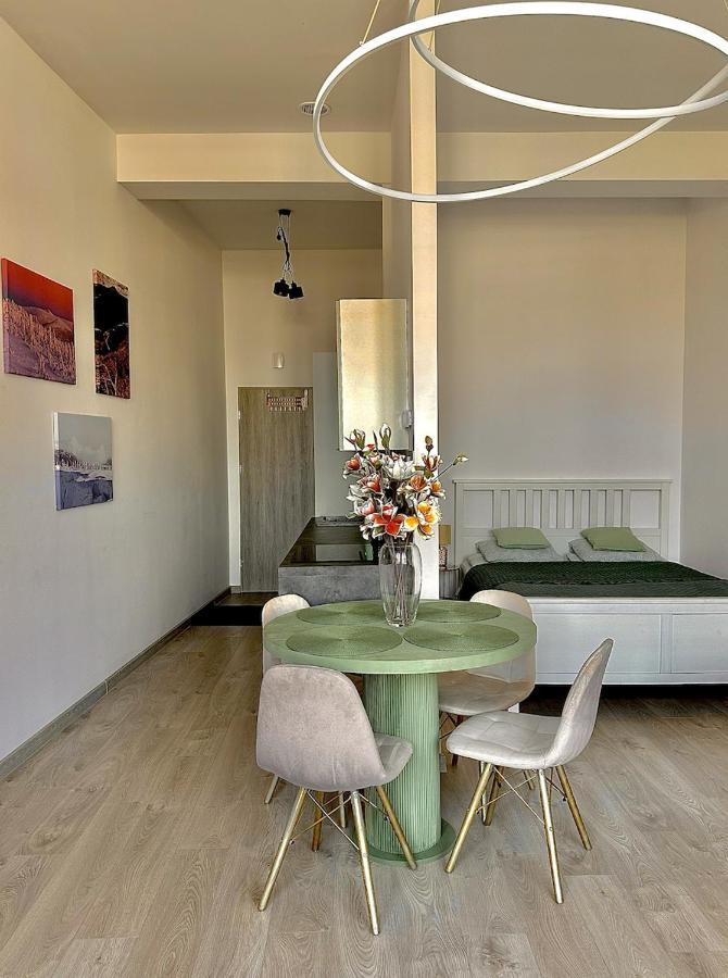 شقة Loft Przy Placu Niepodleglosci يلينيا غورا المظهر الخارجي الصورة